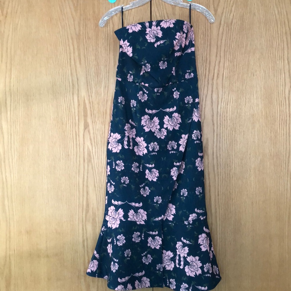 Strapless fitted dress with flair bottom